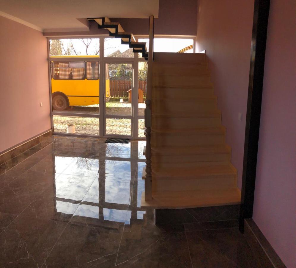 Катерина Hotell Chynadiyovo Exteriör bild