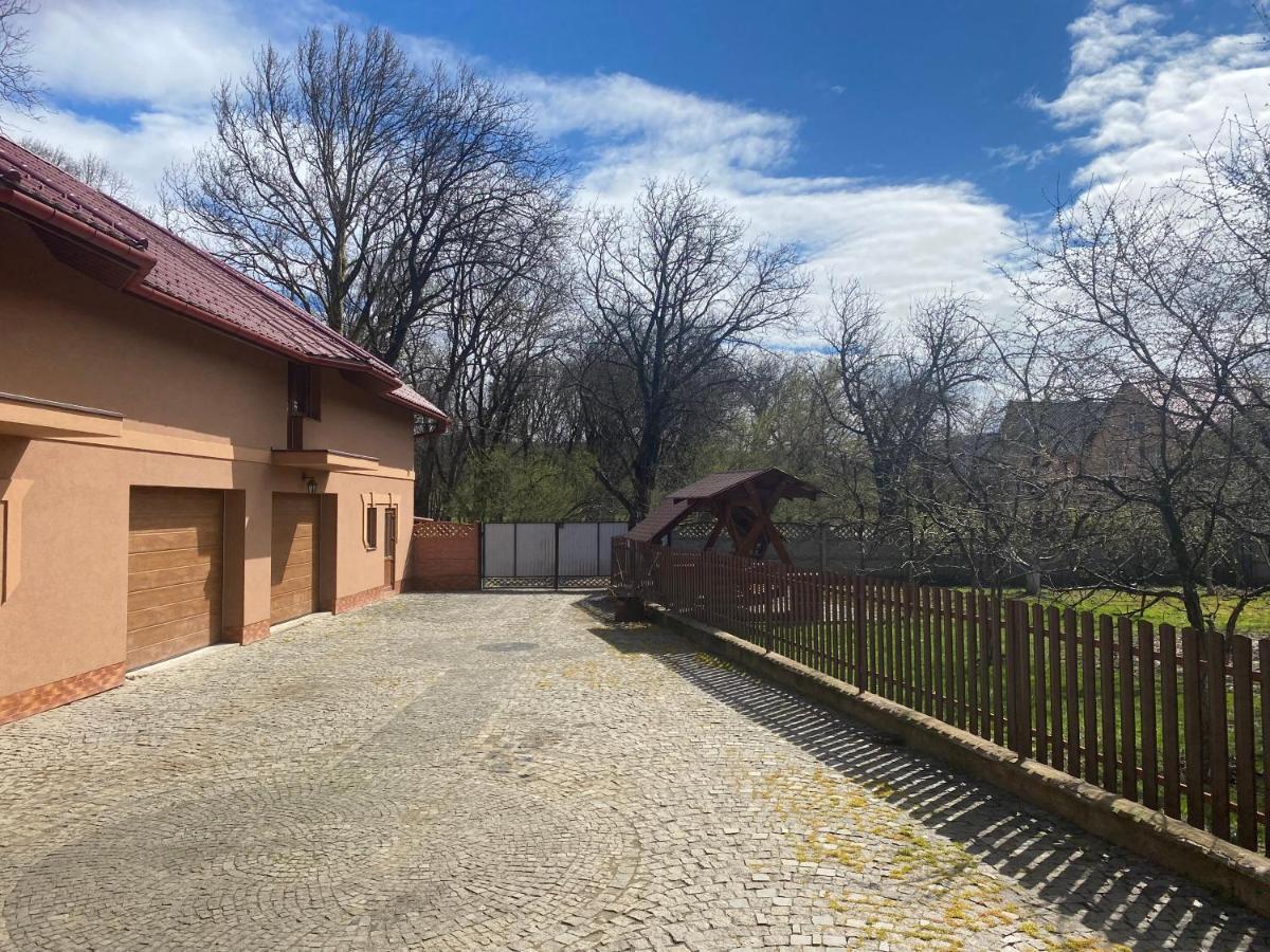 Катерина Hotell Chynadiyovo Exteriör bild