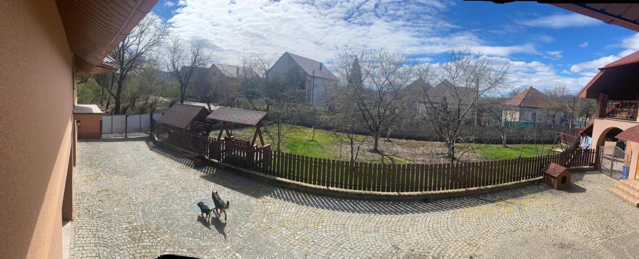 Катерина Hotell Chynadiyovo Exteriör bild